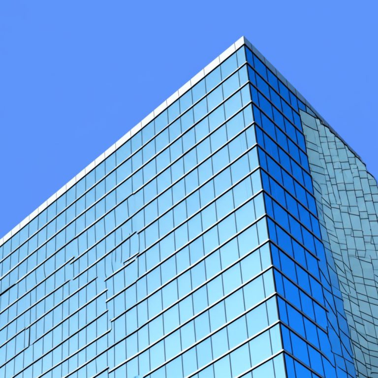 Pembersihan Menyeluruh Fasad Kaca dan ACP Pusat Perbelanjaan